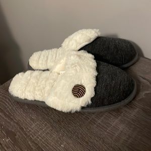 Women’s Fuzzy Slippers